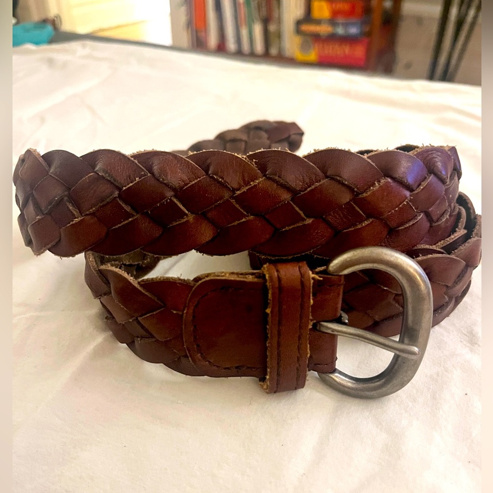 Brown braided faux-leather belt with a silver buckle - M/L